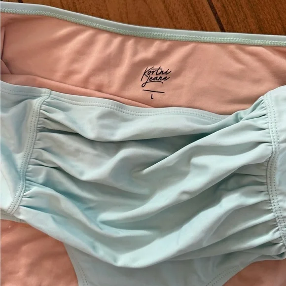 Kortni Jeane Women’s Ruched Bottoms 2.0 in Spearmint - Picture 2 of 2